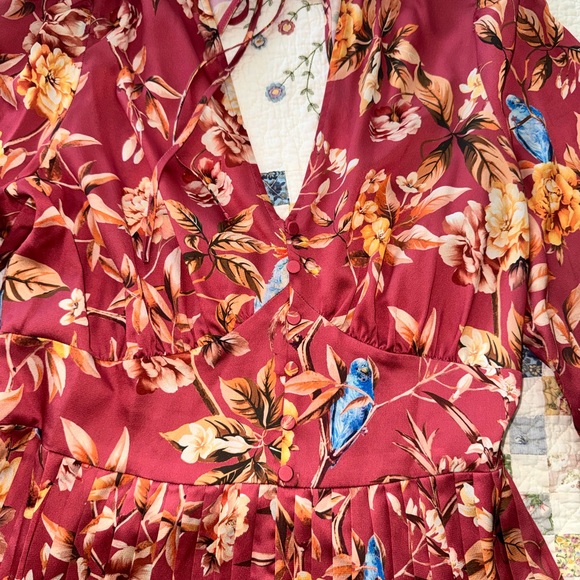 Express Floral Patterned Garment - Picture 5 of 5